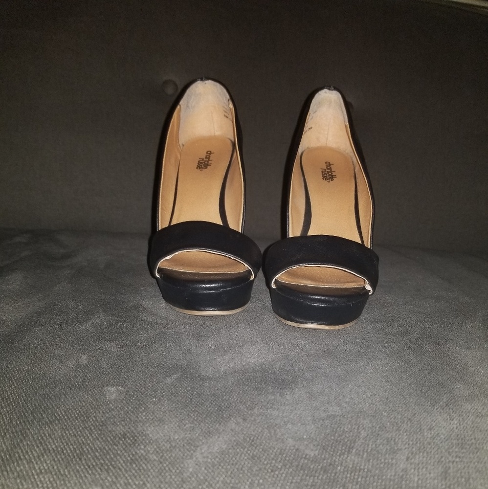 Black wedges